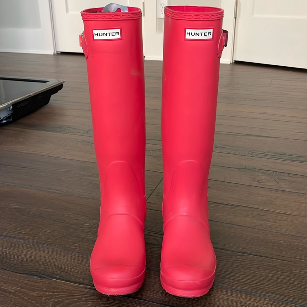 Hunter rain boots in Pink/coral